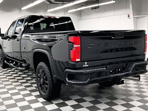 Used 2025 Chevrolet Silverado 2500 LT w/ Trail Boss Package image 2