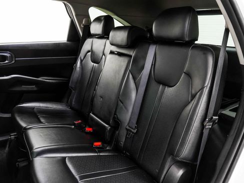 Used 2023 Kia Sorento S w/ Panoramic Sunroof Package FWD image 17