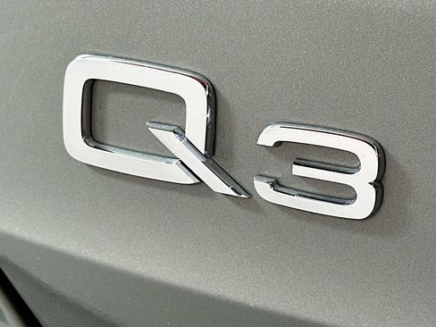 Used 2025 Audi Q3 2.0T Premium w/ Black Optic Sport Package image 10