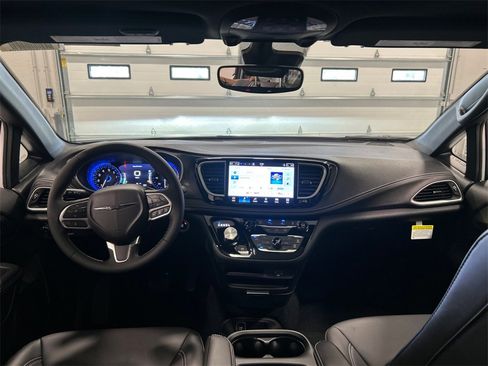 New 2026 Chrysler Pacifica Select image 28
