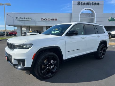 Used 2023 Jeep Grand Cherokee L Laredo AWD/4WD image 27