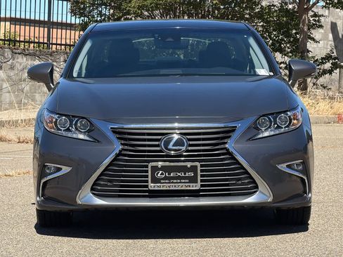 Used 2018 Lexus ES 350 w/ Luxury Package w/Wood Trim FWD image 10