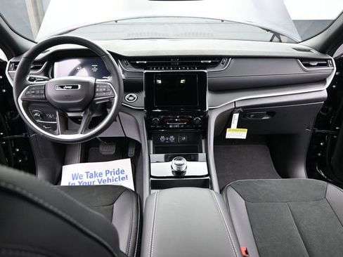 New 2025 Jeep Grand Cherokee 4WD image 29