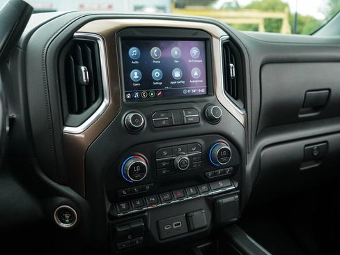 Used 2022 Chevrolet Silverado 2500 High Country w/ Z71 Off-Road Package AWD/4WD image 8