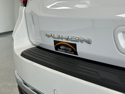 Used 2023 GMC Yukon XL SLT image 46