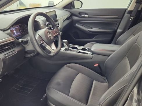 Used 2024 Nissan Altima 2.5 SV FWD image 9