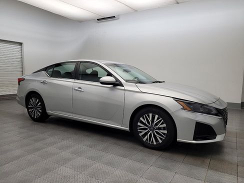 Used 2023 Nissan Altima 2.5 SV image 11