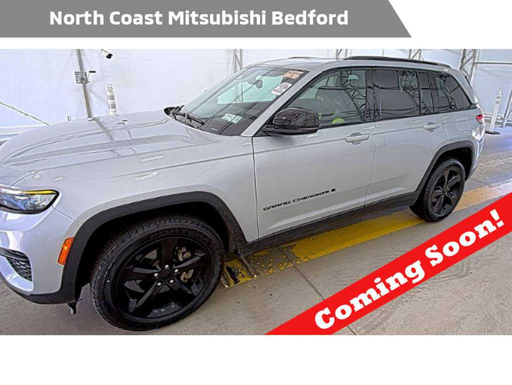 Used 2023 Jeep Grand Cherokee Altitude AWD/4WD image 1