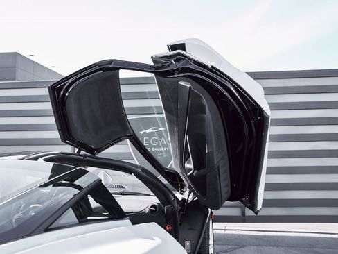 Used 2024 McLaren 750S image 27