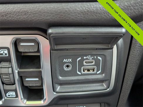 New 2025 Jeep Gladiator Willys image 24