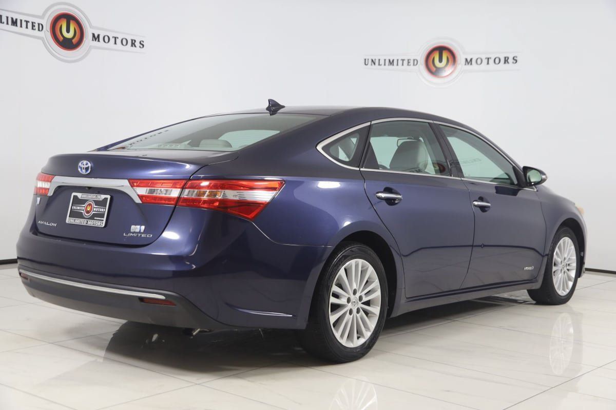 Used 2014 Toyota Avalon Limited w/ Technology Package FWD image 3