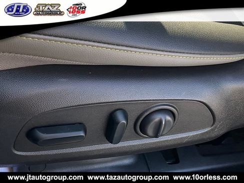 Used 2025 Chevrolet Trax ACTIV w/ Sunroof Package FWD image 11