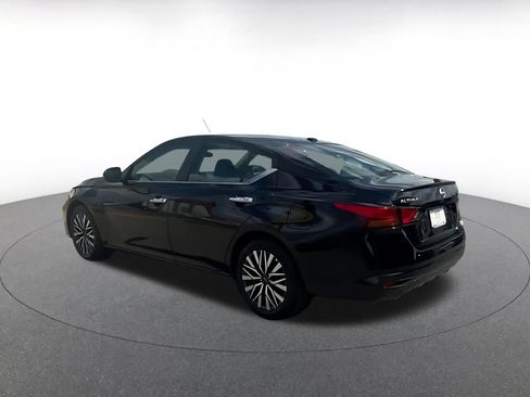 Used 2025 Nissan Altima 2.5 SV image 10