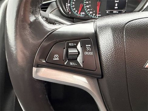 Used 2022 Chevrolet Trax LT w/ Redline Edition image 16