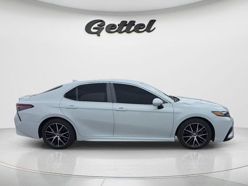 Used 2023 Toyota Camry SE image 4