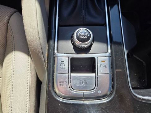 Used 2023 Kia Telluride EX w/ EX Captain's Chair Package image 30