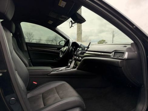 Used 2019 Honda Accord Sport image 12