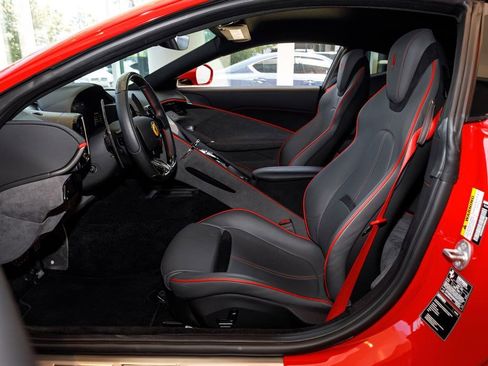 Used 2022 Ferrari Roma RWD image 22