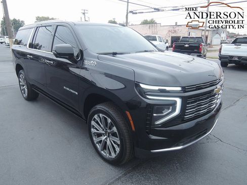 Used 2025 Chevrolet Suburban High Country AWD/4WD image 1