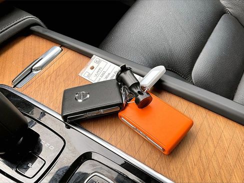 Used 2023 Volvo XC90 B6 Plus w/ Protection Package Premier image 36