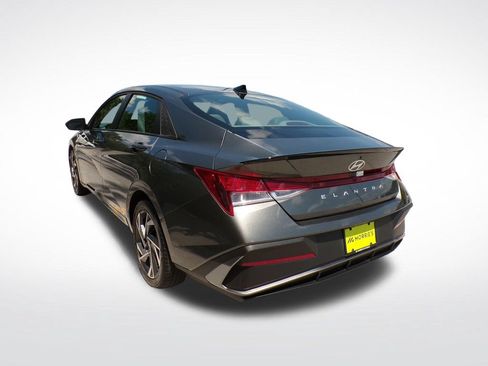 Used 2025 Hyundai Elantra Sport FWD image 3