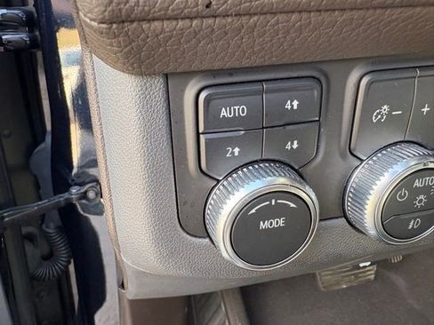 Used 2021 GMC Yukon Denali w/ Denali Premium Package AWD/4WD image 17
