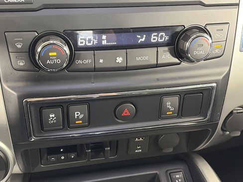 Used 2018 Nissan Titan SL w/ Chrome Package AWD/4WD image 23