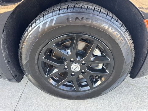 Used 2024 Chrysler Pacifica Touring-L image 19