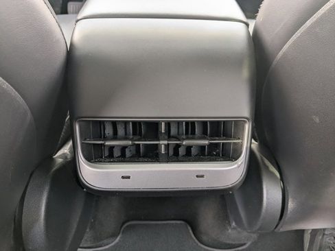 Used 2021 Tesla Model Y Long Range AWD/4WD image 18
