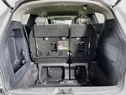 Certified 2025 Toyota Sienna XLE FWD image 38