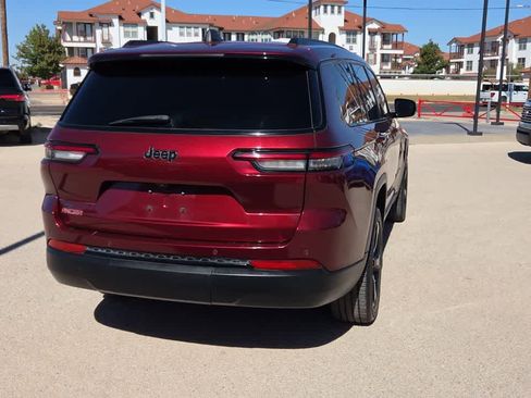 Used 2022 Jeep Grand Cherokee L Laredo image 8