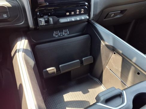 Used 2025 RAM 2500 Big Horn AWD/4WD image 12