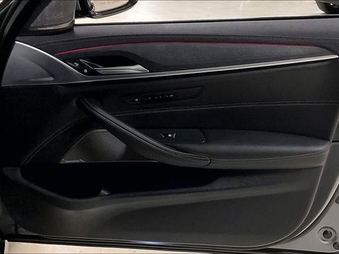 Used 2023 BMW M550i xDrive w/ Dynamic Handling Package image 21