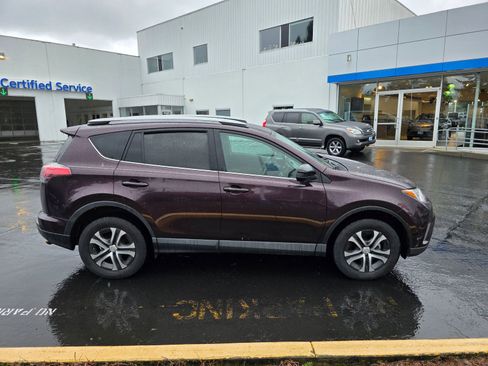 Used 2017 Toyota RAV4 LE w/ Preferred Accessory Package image 4