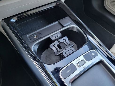 Used 2025 Mercedes-Benz GLA 250 4MATIC image 35