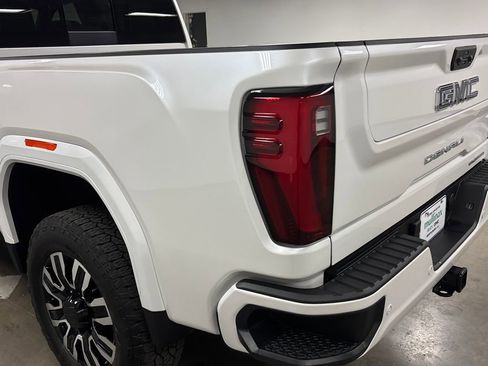 Used 2025 GMC Sierra 2500 Denali Ultimate image 17