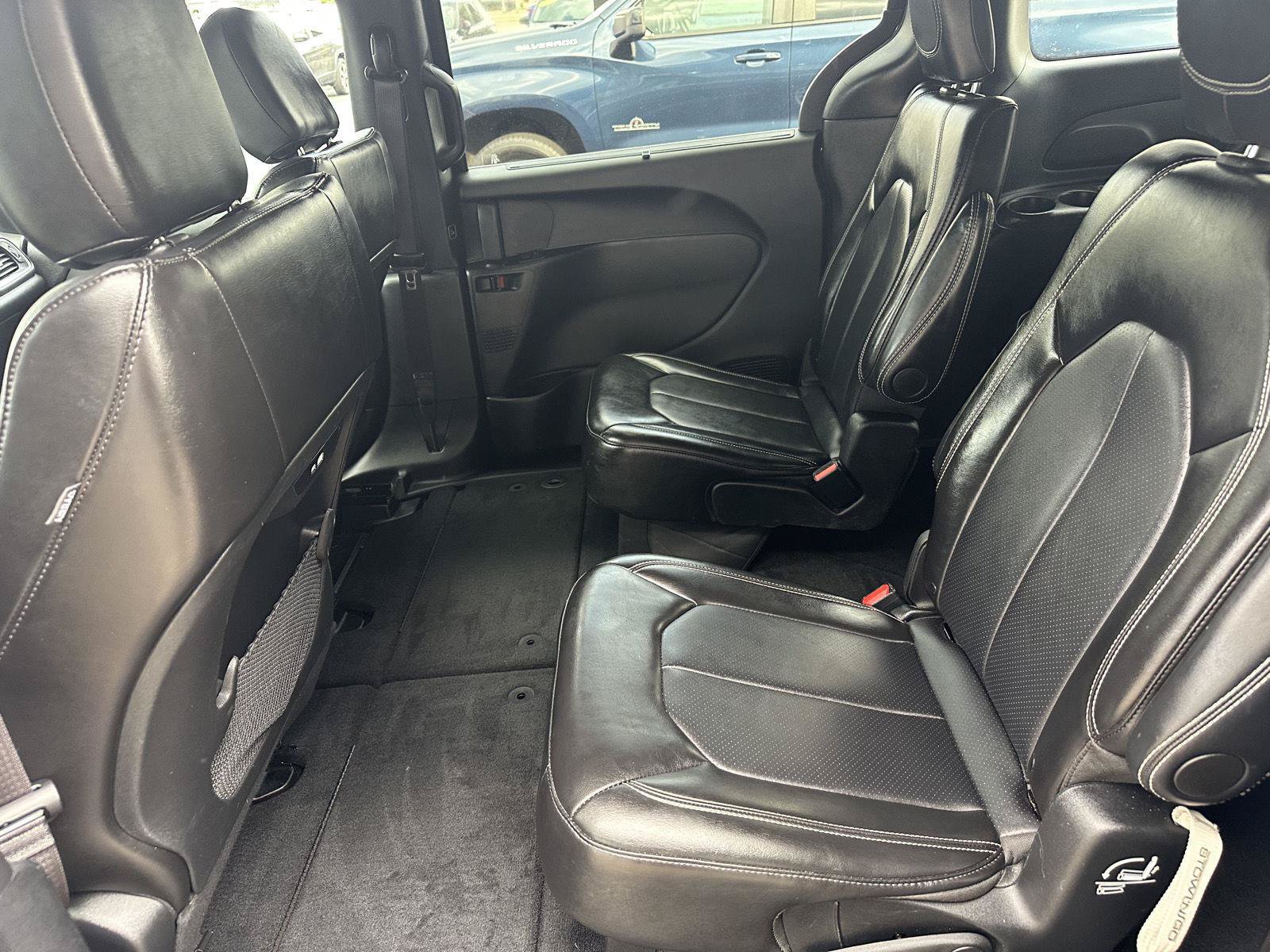 Used 2025 Chrysler Pacifica Select FWD image 29