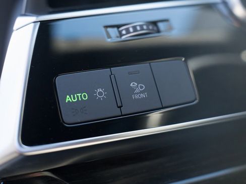 Used 2019 Audi Q8 Premium Plus w/ Premium Plus image 29