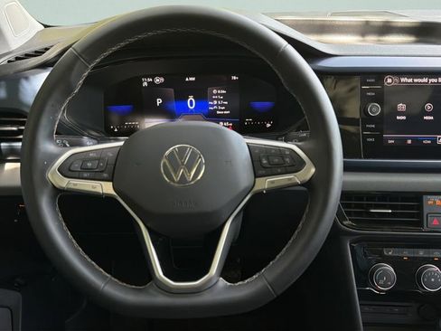 Used 2023 Volkswagen Taos SE w/ Panoramic Sunroof Package FWD image 14