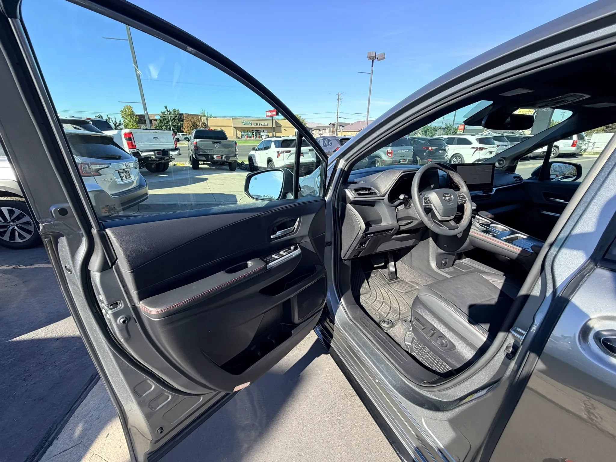Used 2026 Toyota Sienna XSE AWD/4WD image 10