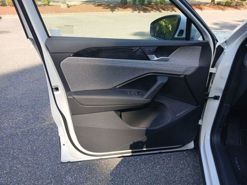 New 2025 Volkswagen Tiguan S image 10