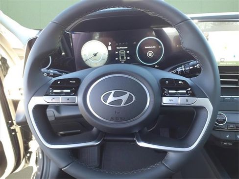 Certified 2025 Hyundai Elantra SEL image 16