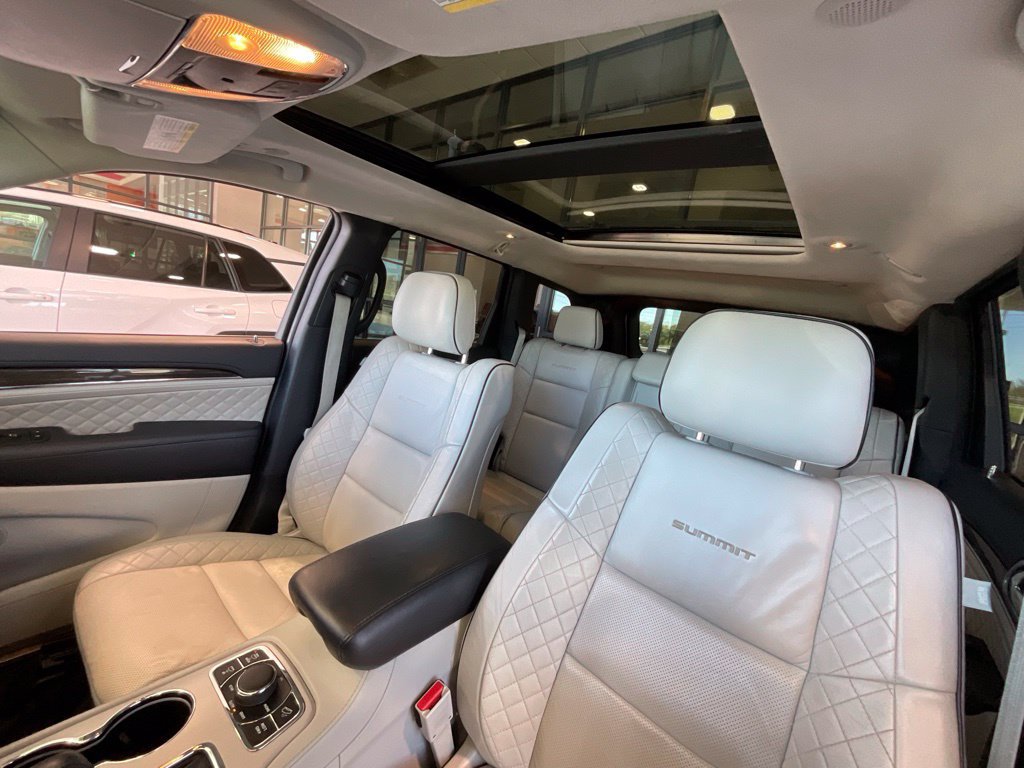Used 2018 Jeep Grand Cherokee Summit AWD/4WD image 10