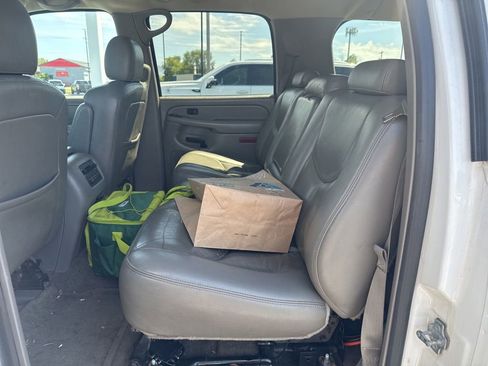 Used 2005 GMC Yukon XL SLT w/ SLT Preferred Equipment Group AWD/4WD image 12