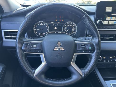 Used 2024 Mitsubishi Outlander SE Black Edition image 14