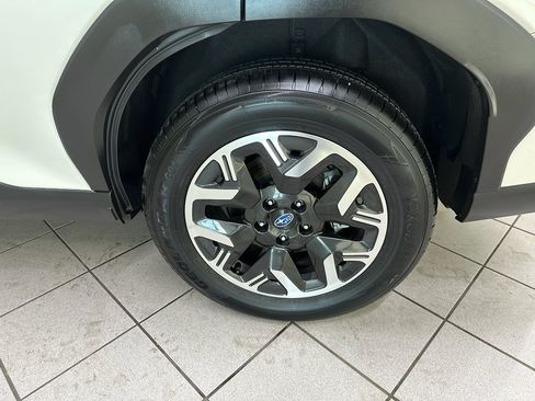 Used 2025 Subaru Forester Premium AWD/4WD image 16