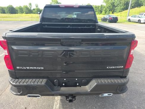 Used 2024 Chevrolet Silverado 1500 Custom Trail Boss AWD/4WD image 3