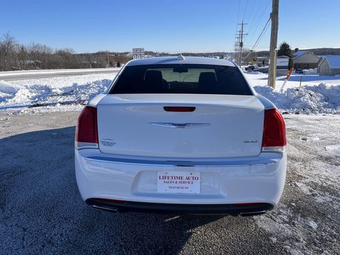 Used 2018 Chrysler 300 Limited image 5