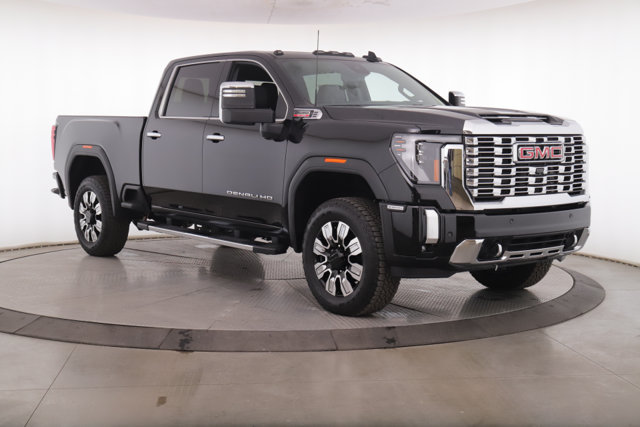 Used 2026 GMC Sierra 2500 Denali w/ Technology Package AWD/4WD image 2