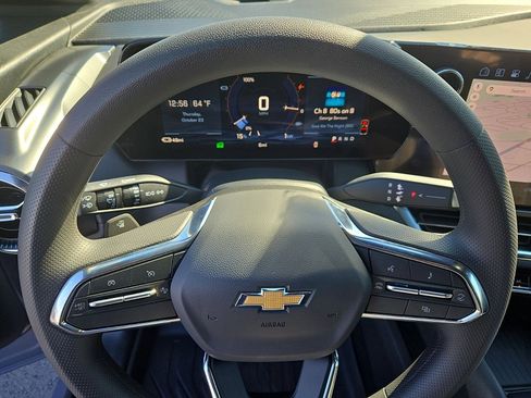 New 2026 Chevrolet Equinox EV LT image 17